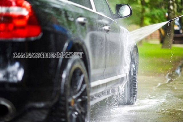 Có nên rửa xe khi động cơ còn nóng hay không?