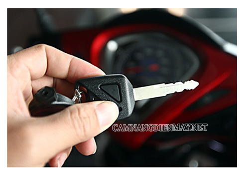 Thay chìa khóa mới nếu chìa khóa xe bị cong khiến ổ khóa xe máy bị kẹt