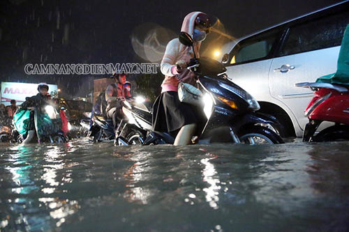 Xe máy bị ngập nước là hiện tượng thường gặp vào mùa mưa
