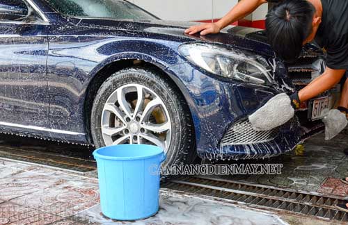 Nhiều người có thói quen rửa xe bằng dầu gội đầu mà không biết tác hại của nó nghiêm trọng như thế nào