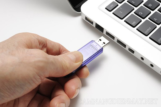 USB là một dạng bộ nhớ phụ của máy tính