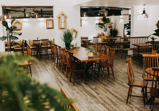 View sống ảo trong nhà của quán cafe cá koi Oromia Coffee & Lounge