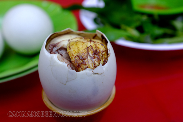 Ăn trứng vịt lộn vào mùng 1 tết khiến vận may thành vận xui